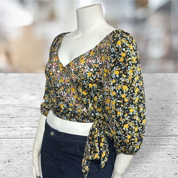 BCBG Puffy Sleeves Side Tie  Floral Crop Top Size L - Picture 3 of 6